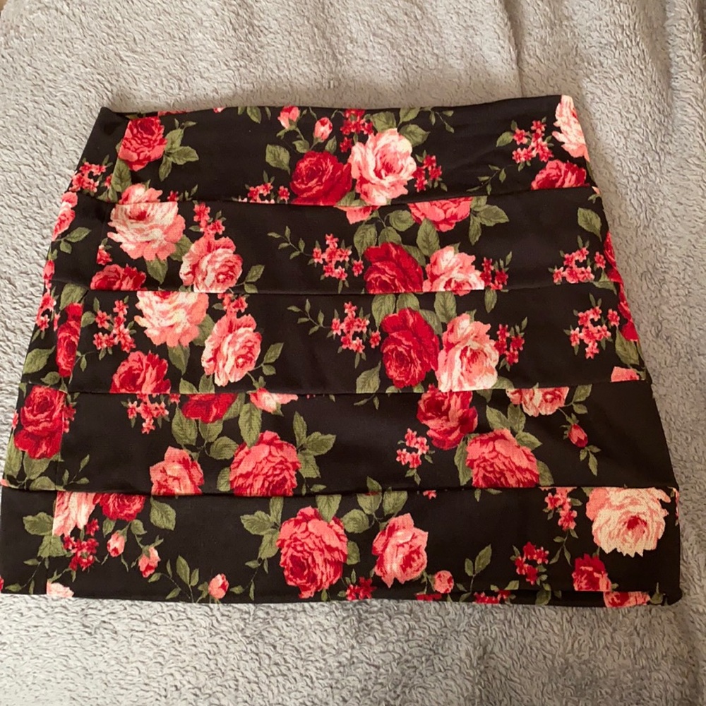 Foloral skirt.